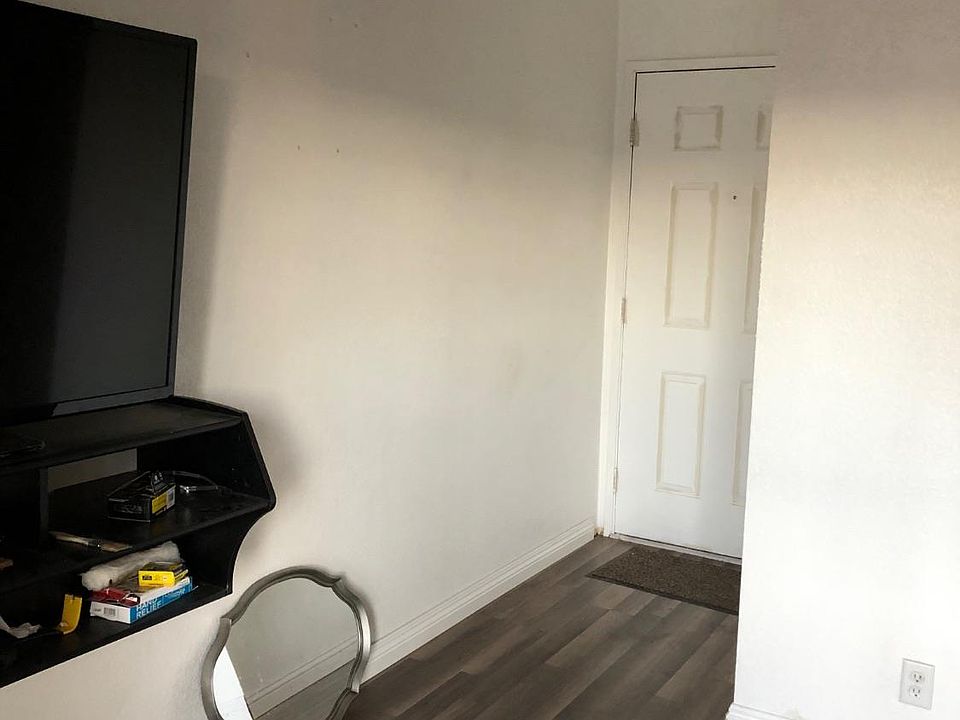 2nd image of 2905 Niagra St APT 268