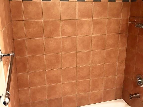 Shower/Tub