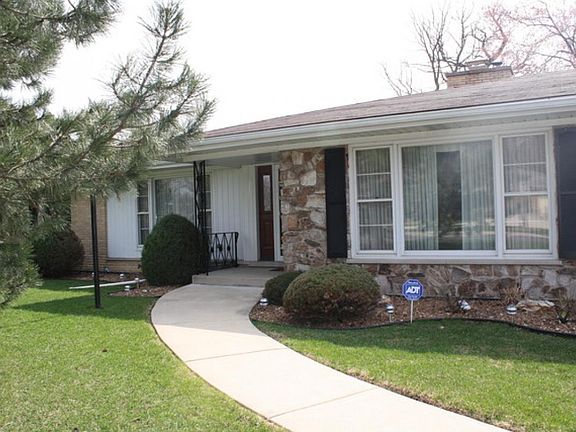 2nd image of 458 Royal Oaks Dr