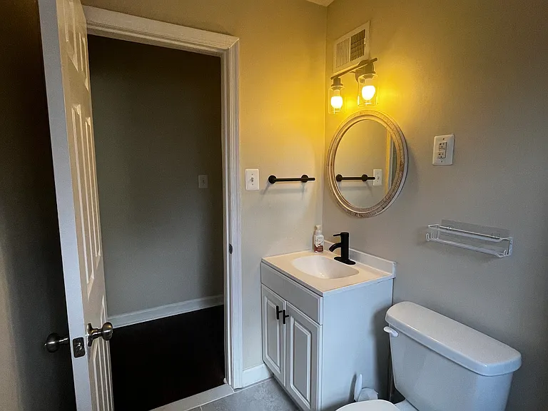 120 N Huron Dr — Photo 21