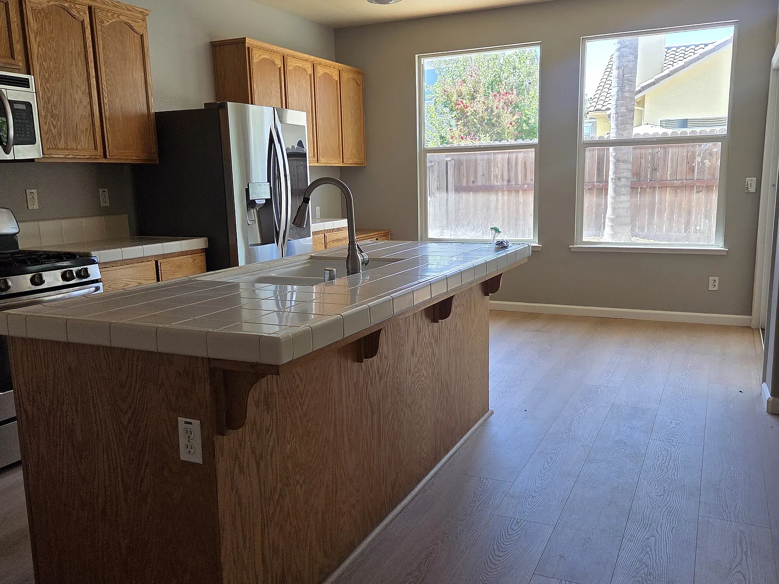 4 bed, 2395 sqft, $3,895 — Photo 2
