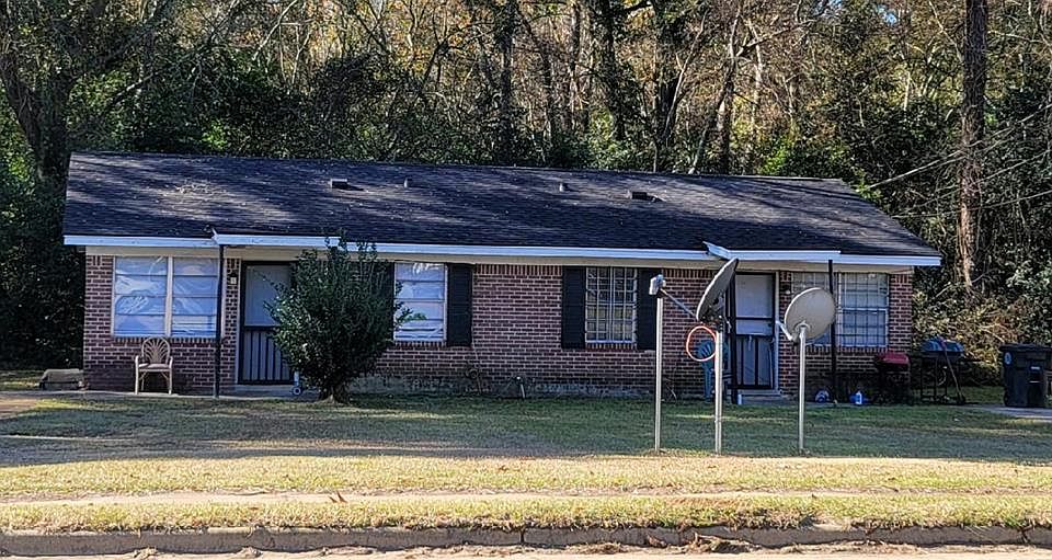 2nd image of 605 Johnson Rd