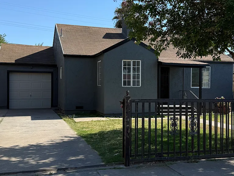 3424 Santa Fe St — Photo 2