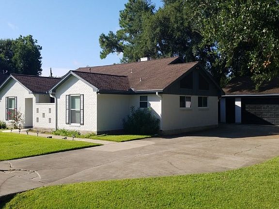2nd image of 2609 Taylor Ln