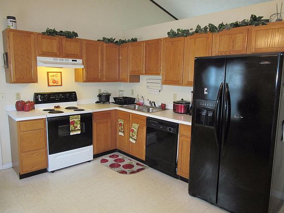 3rd image of 317 Shadow Glen Ct