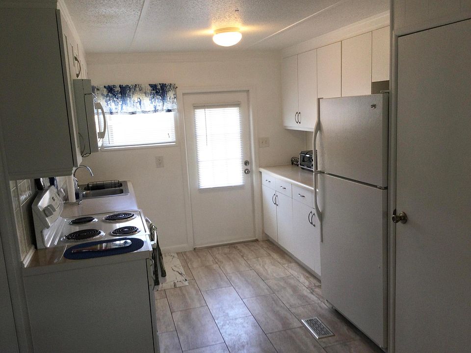 1st image of 9 Islandia Lane