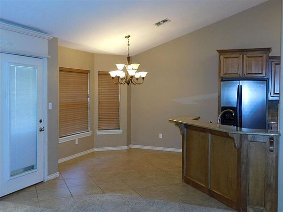 5th image of 3710 NE Fieldcrest Dr