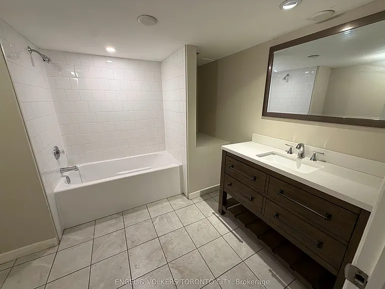 10 Mosley St #2B — Photo 9