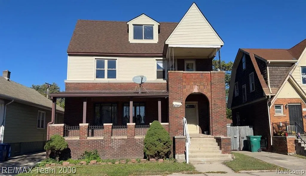 131 Maple St — Photo 1