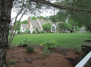 4 Country Club Dr, Halifax, MA 02338