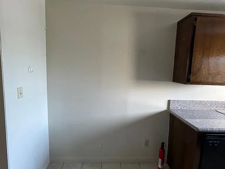 718 N Monterey St — Photo 30