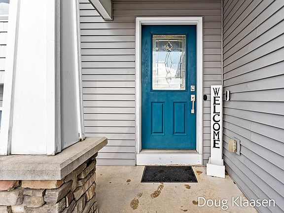 3rd image of 145 Bluefield Dr