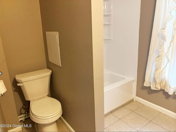 4th image of 504 Washington St Unit 2
