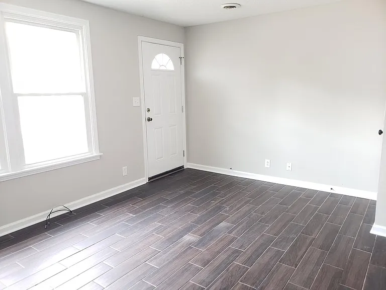 610 Commerce St #14 — Photo 5