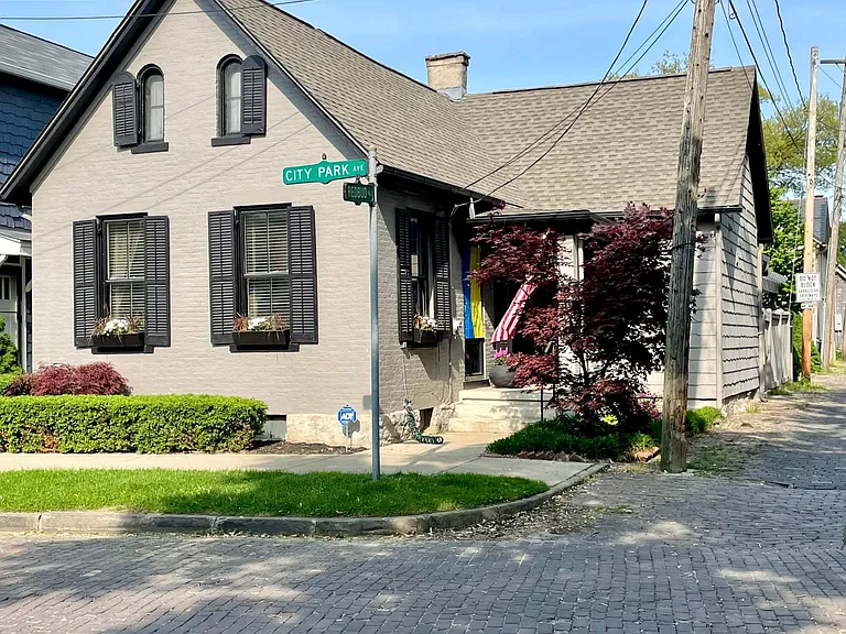 1070 City Park Ave — Photo 29