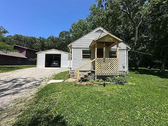 3rd image of 2332 Park Ln