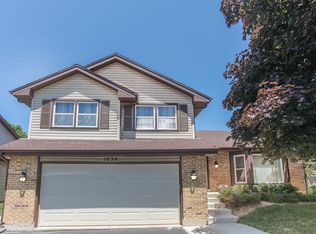 1034 Kingsport Dr, Wheeling, IL 60090