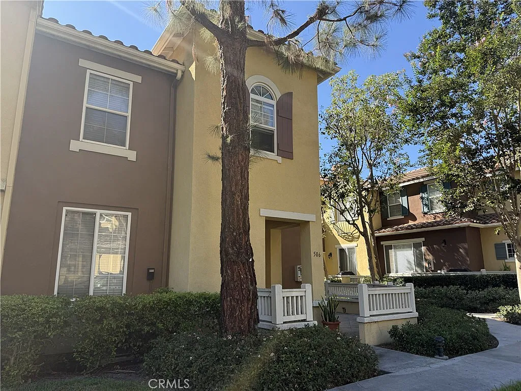 3 bed, 2.5 bath, 1627 sqft, $4,150 — Photo 1