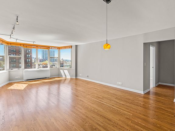 3rd image of 525 W Hawthorne Pl APT 805