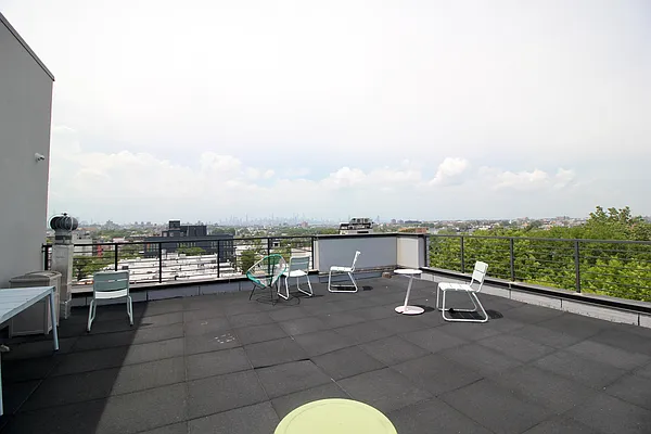 Rented by Hagstrom Management Inc | media 24