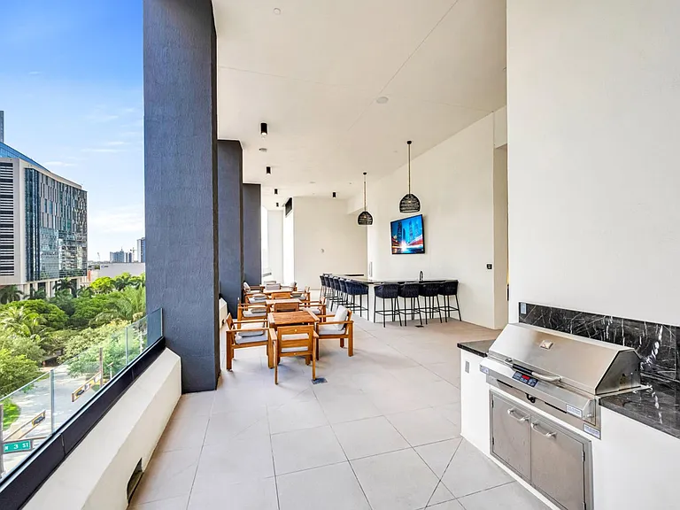 225 N Miami Ave #ID1520402P — Photo 70