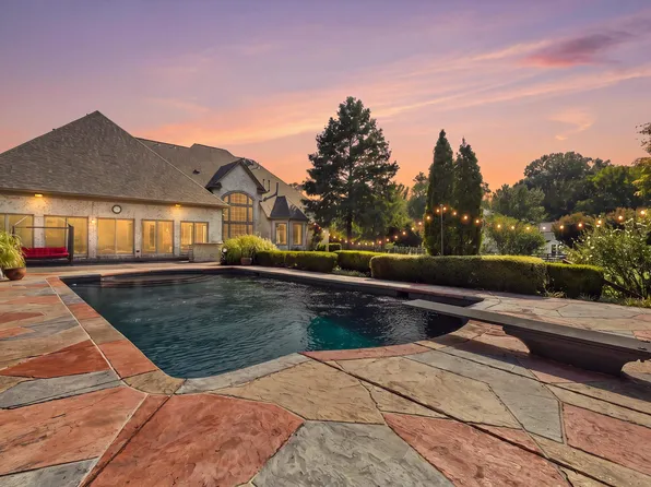 8676 Old Creek Rd, Memphis, TN 38125