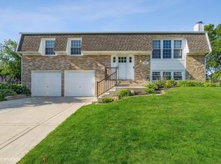 1405 Hodlmair Ln, Elk Grove Village, IL 60007