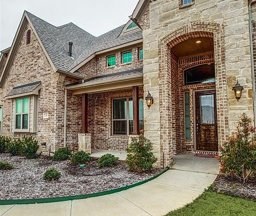 3rd image of 611 Davenport Dr