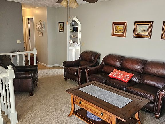 5th image of 3713 Falcon Dr