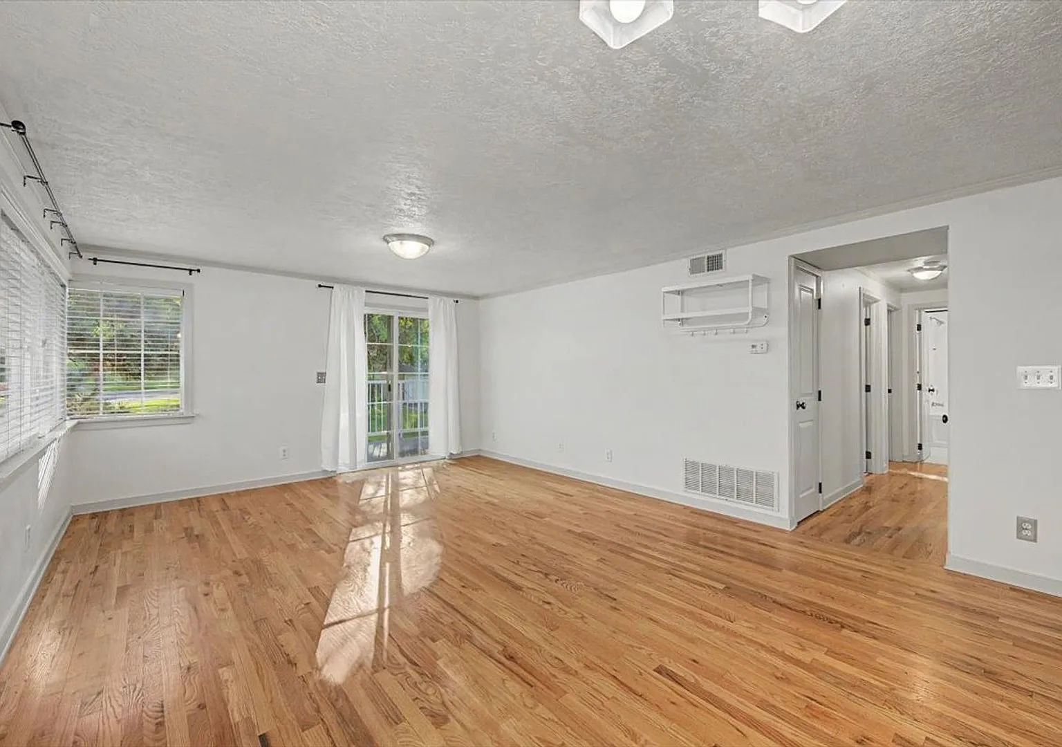 North End Condo Close to BSU, Greenbelt & Hyde Park — Photo 4