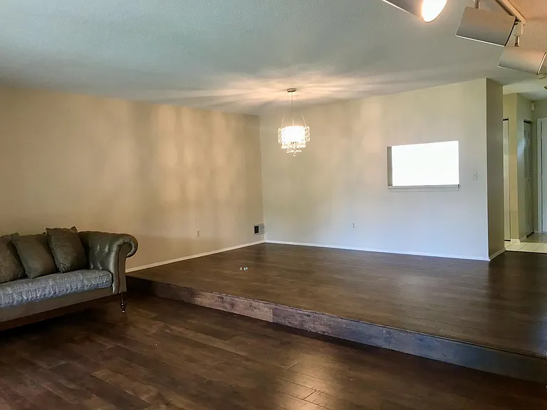 260 Bromley Pl — Photo 8