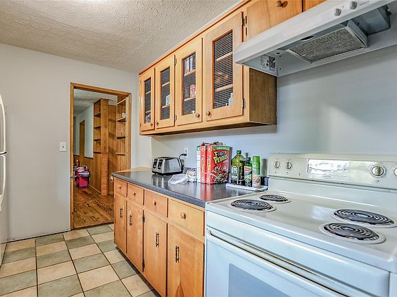 3rd image of 615 Sarver Ave