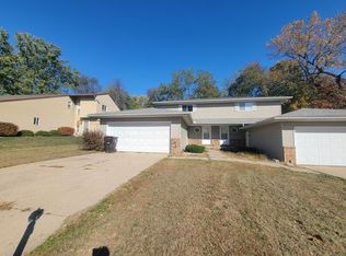 6818 N Parkwood Dr, Peoria, IL 61614