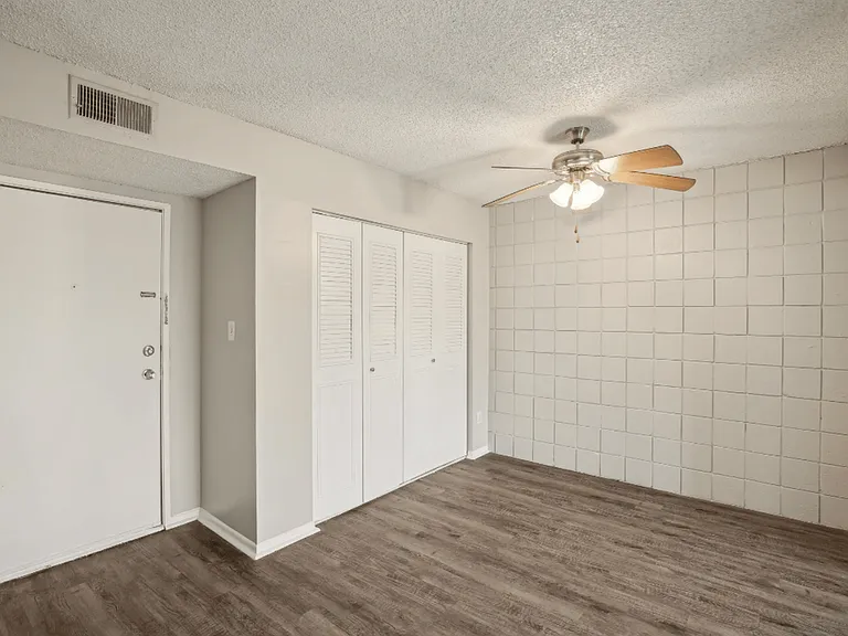 8637 E Utopia Pkwy — Photo 6
