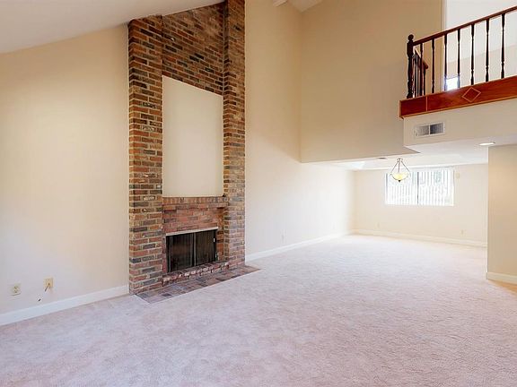 5th image of 2639 Woodstock Ln