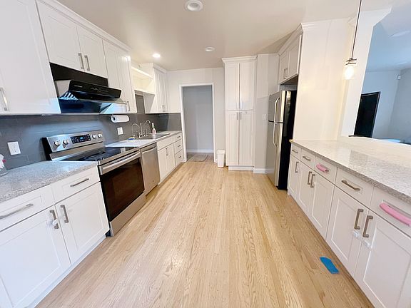 2nd image of 2061 Sheraton Dr