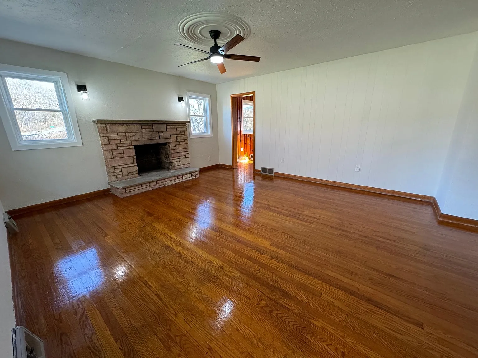 3 bed, 1128 sqft, $1,200 — Photo 4