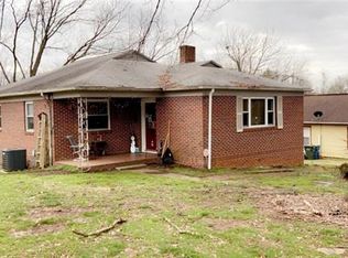 623 7th St SW, Hickory, NC 28602