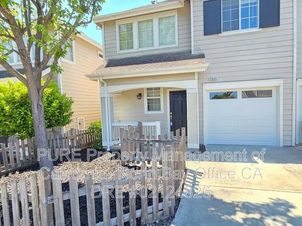 2044 Easton Dr, Petaluma, CA 94952