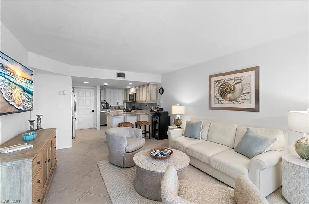 2 bed, 2.0 bath, 977 sqft, $8,000 — Photo 2