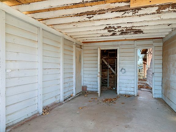 2nd image of 1201 Lloyd Ave