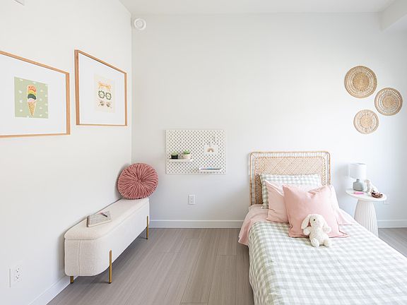 5th image of 2277 Hawthorne Ave #202