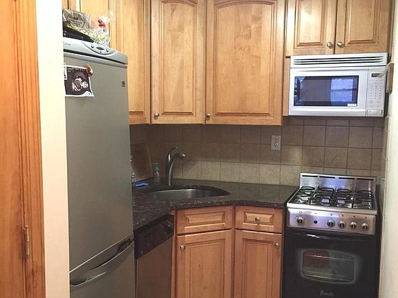 4th image of 330 W 77th St APT 1B
