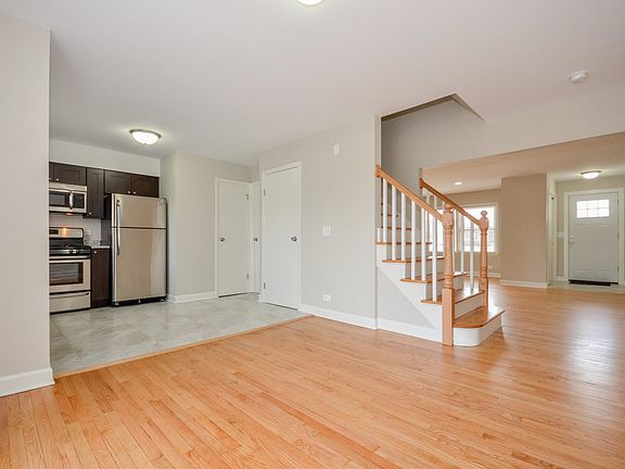 2nd image of 3021 Lynn Ct #3025-B