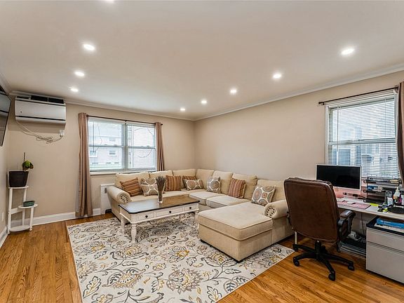 4th image of 268-14 81st Ave
