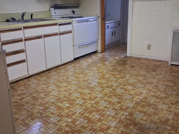 108 E Liberty St, Mount Carmel, PA 17851
