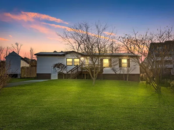 169 E Hillview Dr, Morgantown, WV 26508