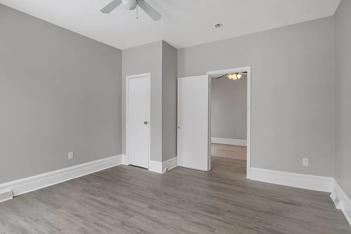 2 bed, 1.0 bath, 888 sqft, $1,400 — Photo 2