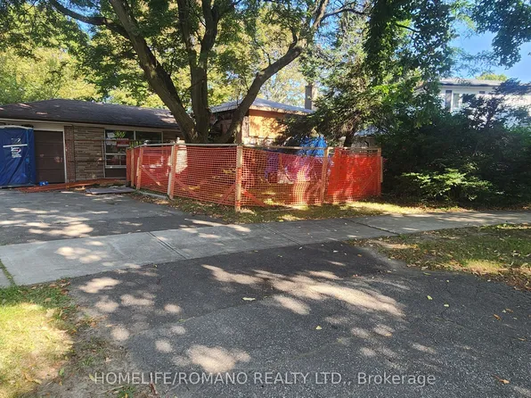 14 Threadneedle Cres, Toronto, ON M2H 1Z4