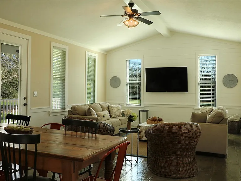 5412 Raymond Stotzer Pkwy — Photo 2